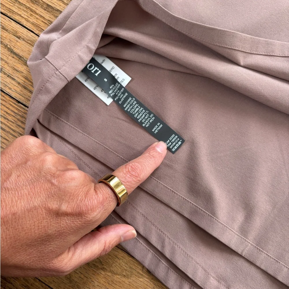 Vuori Villa Cropped V-Neck Sleeveless Tank Top S NWT - Picture 10 of 10